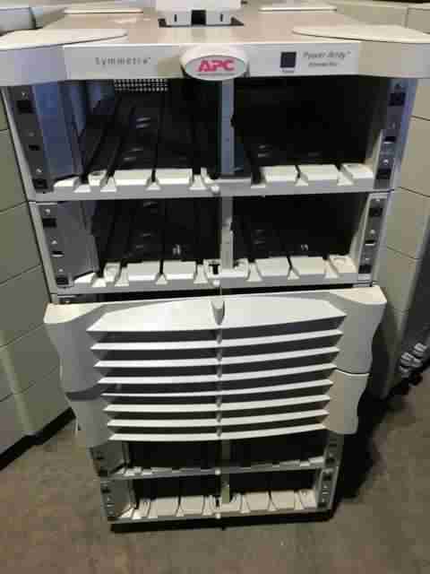 12x APC SYXR12-BM Symmetra Battery Frame Power Array